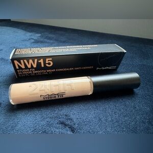 Mac Studio Fiz 24 Hour Smooth Wear Concealer